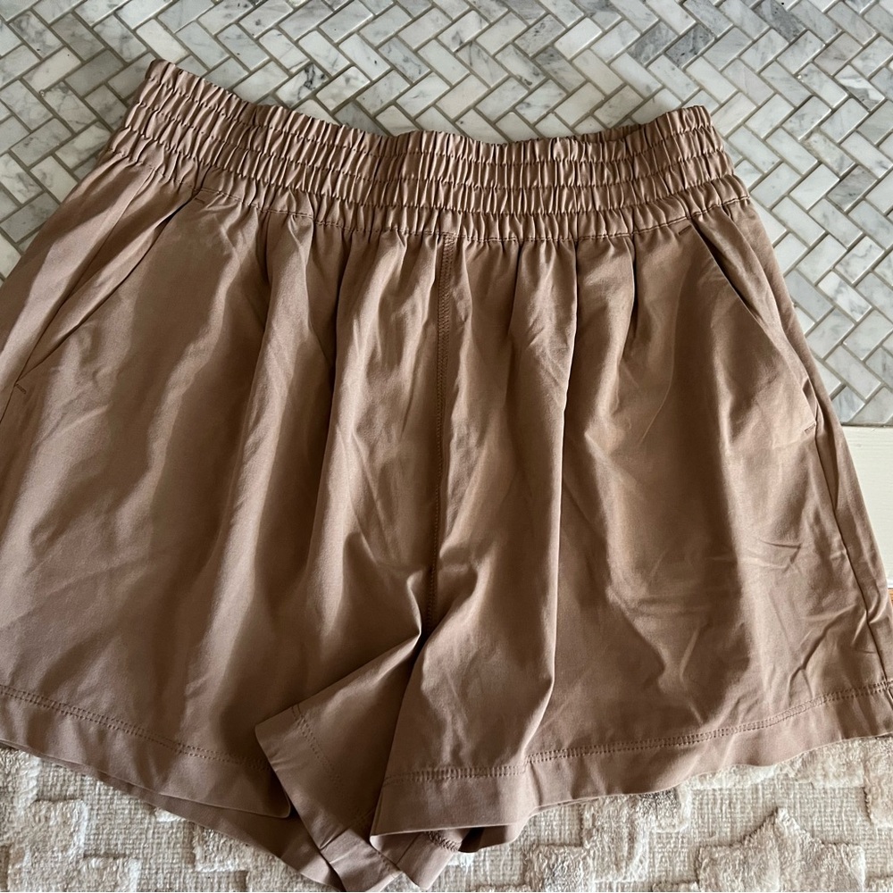 Vuori villa shorts